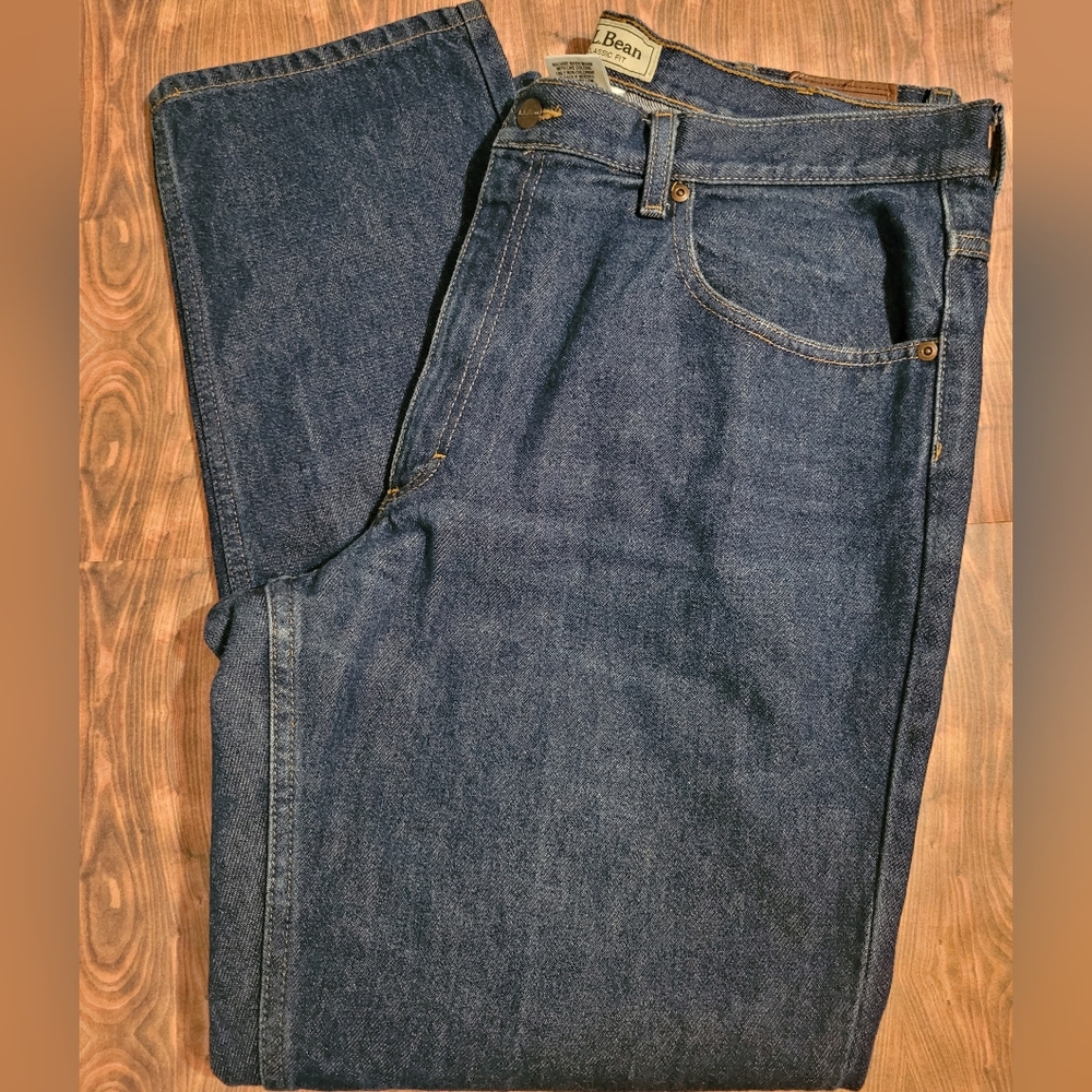 Mens classic fit Lands End jeans, size 37/30. Heavy demin.